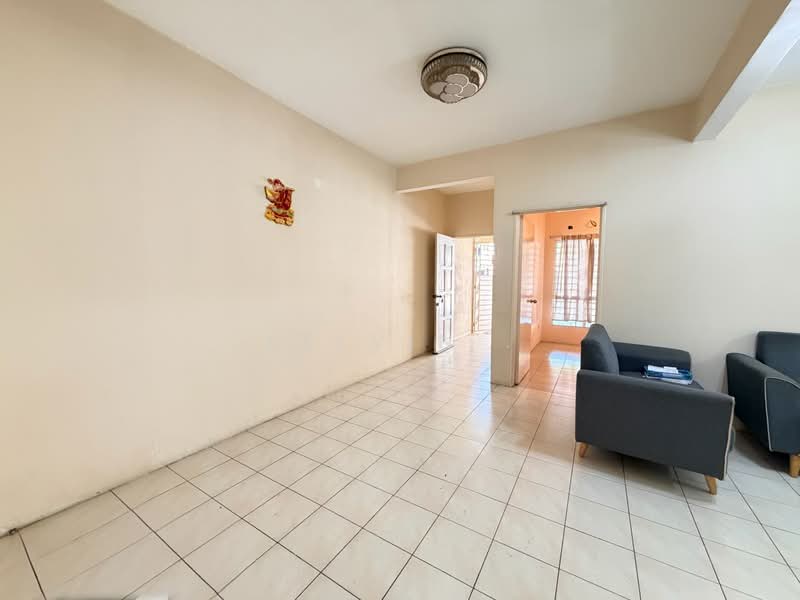 Rumah Bandar untuk Dijual di Bandar Country Homes (Rawang) - Kelvin . - Living Room - PropertyGuru.com.my