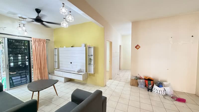 Rumah Bandar untuk Dijual di Bandar Country Homes (Rawang) - Kelvin . - Living Room - PropertyGuru.com.my