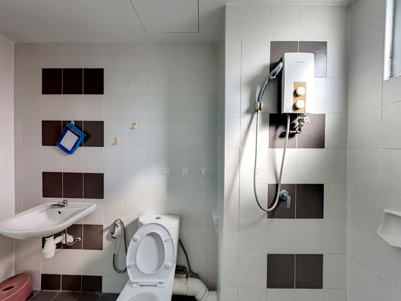 Condominium for Sale at The Golden Triangle Condominium - Jerry So - Bathroom - PropertyGuru.com.my