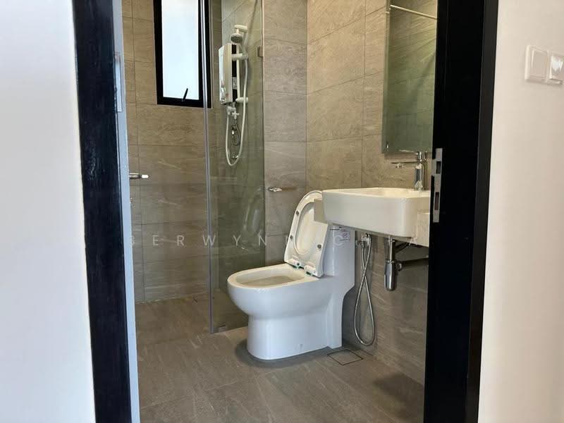 Kondominium untuk Disewa di Gems Residences - Berwynn Chia - Bathroom - PropertyGuru.com.my