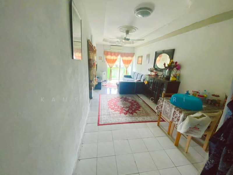 Pangsapuri untuk Dijual di Taman Setia Balakong - Kamsol Mascuri - Living Room - PropertyGuru.com.my