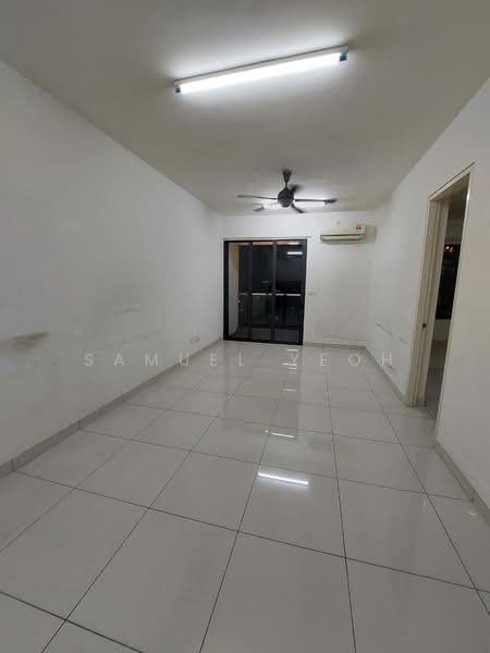 Kondominium untuk Dijual di Woodsbury Suites - Samuel Yeoh - Living Room - PropertyGuru.com.my