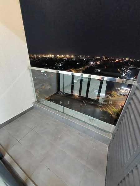 Kondominium untuk Dijual di Woodsbury Suites - Samuel Yeoh - Balcony - PropertyGuru.com.my