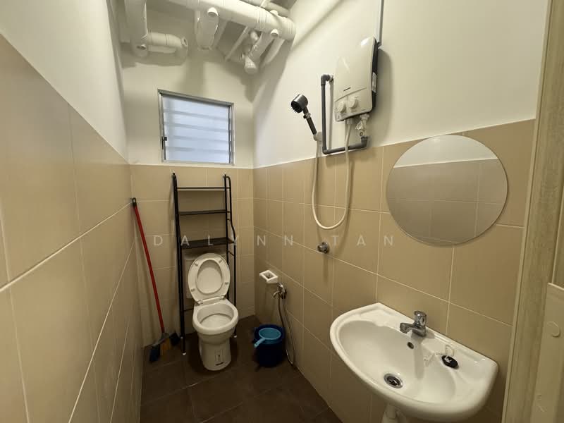Apartment for Rent at Pangsapuri Seri Utama - Dalynn Tan - Bathroom - PropertyGuru.com.my