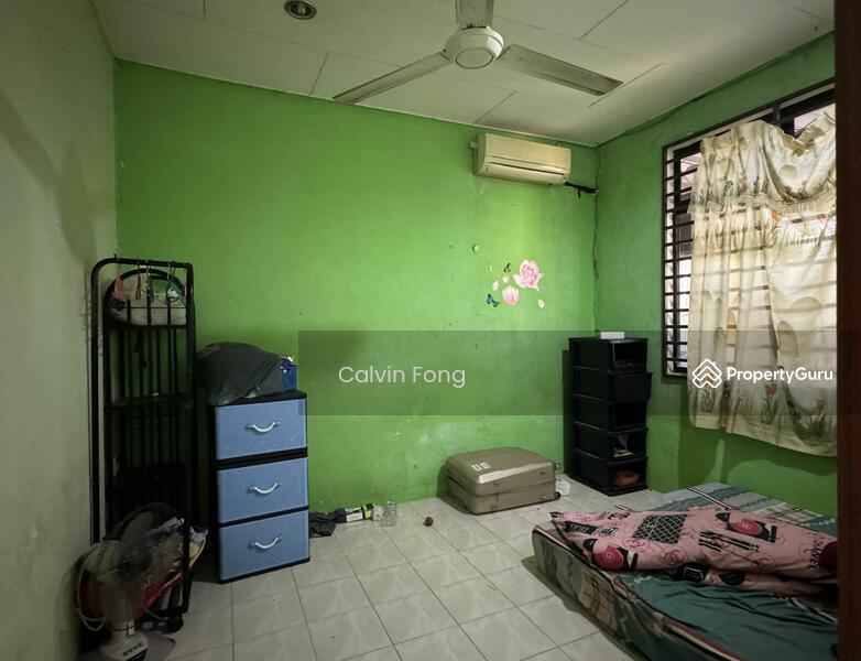 1st bedroom