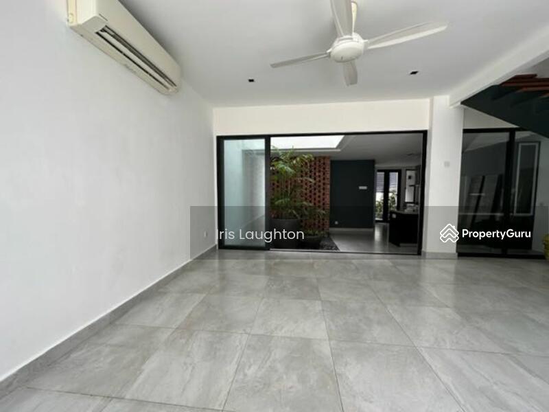 Living/dining area