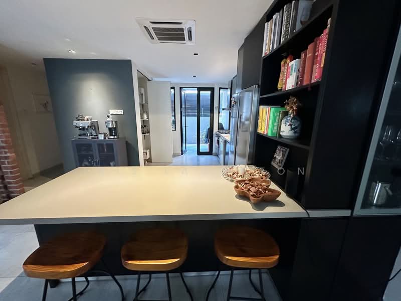 2.5-storey Terraced House for Sale in Bukit Bandaraya (Bangsar) - Iris Laughton - Breakfast counter - PropertyGuru.com.my
