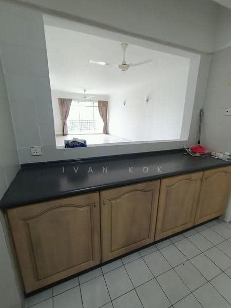 Kondominium untuk Dijual di Bungaraya Condominium - Ivan Kok - Living Room - PropertyGuru.com.my