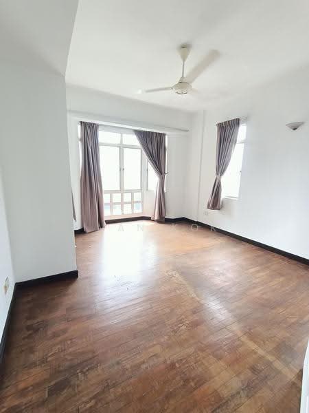 Kondominium untuk Dijual di Bungaraya Condominium - Ivan Kok - Living Room - PropertyGuru.com.my