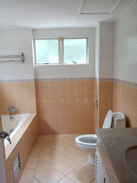 Kondominium untuk Dijual di Bungaraya Condominium - Ivan Kok - Bathroom - PropertyGuru.com.my