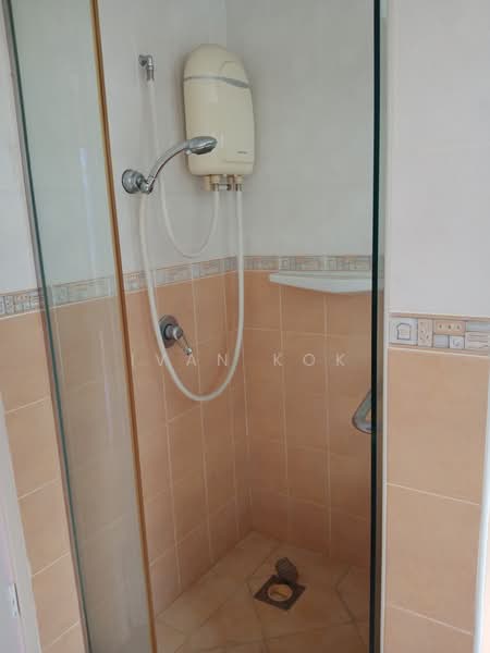Kondominium untuk Dijual di Bungaraya Condominium - Ivan Kok - Bathroom - PropertyGuru.com.my