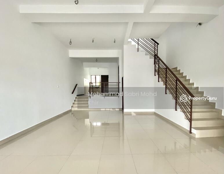 Living area. Split level between livinf area and kitchen. 