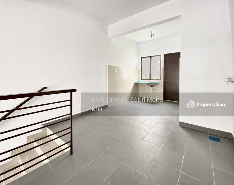 Kitchen area with split level. 