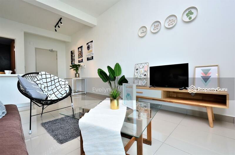 For Sale - Ready Move In Unit! Freehold 3R2B, Fully Furnished! Walking distance to Mall! ROI 8%!