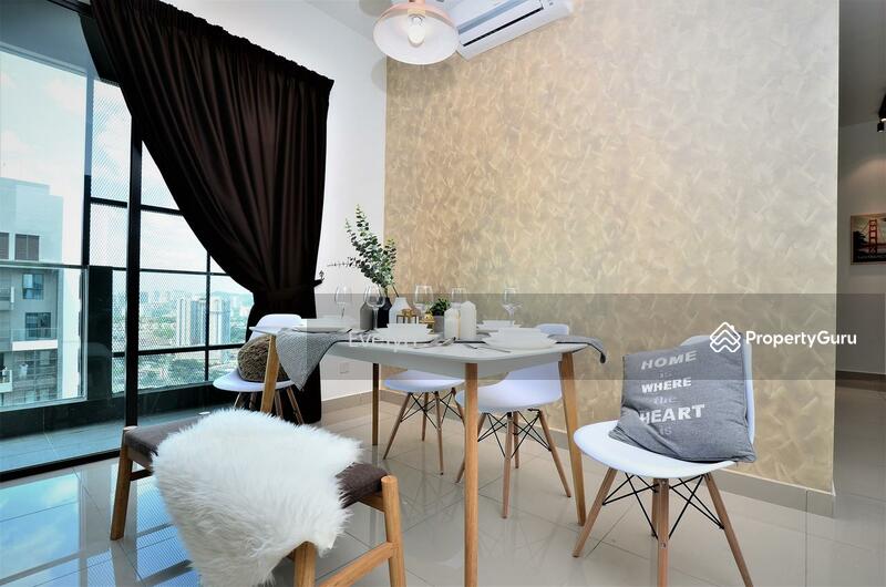 For Sale - Ready Move In Unit! Freehold 3R2B, Fully Furnished! Walking distance to Mall! ROI 8%!