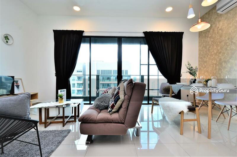 For Sale - Ready Move In Unit! Freehold 3R2B, Fully Furnished! Walking distance to Mall! ROI 8%!