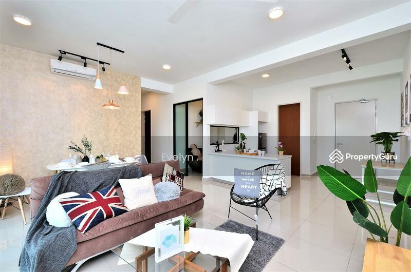 For Sale - Ready Move In Unit! Freehold 3R2B, Fully Furnished! Walking distance to Mall! ROI 8%!