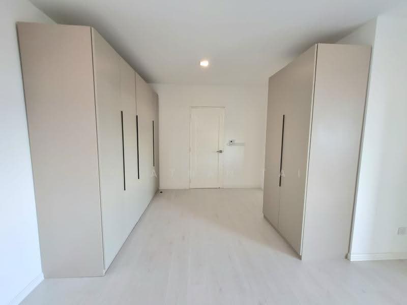 Bungalow House for Rent in Taman Bukit Pantai (Bangsar) - Jonathan Tai - Master Walk in Wardrobe - PropertyGuru.com.my