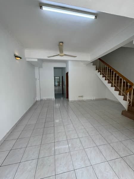 Rumah Teres 2 Tingkat untuk Dijual di Bandar Puchong Utama (Puchong) - Andy LCH - Living Room - PropertyGuru.com.my