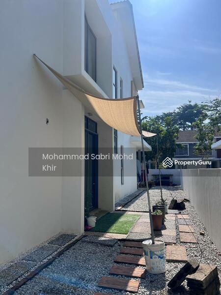 Side of the house with extra land. 