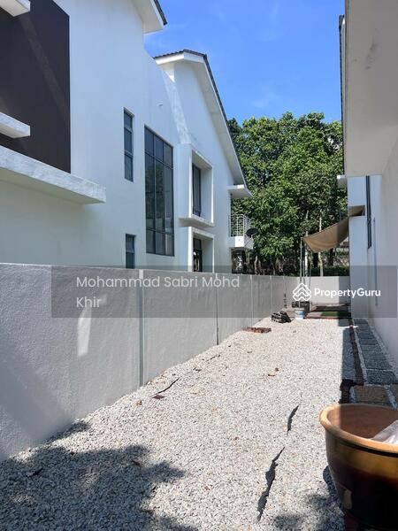 Side of the house with extra land. 
