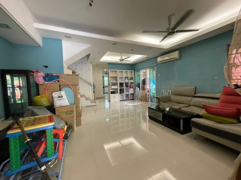 2-storey Terraced House for Sale in Bandar Putra Permai (Seri Kembangan) - Wai Hoe - Living Room - PropertyGuru.com.my