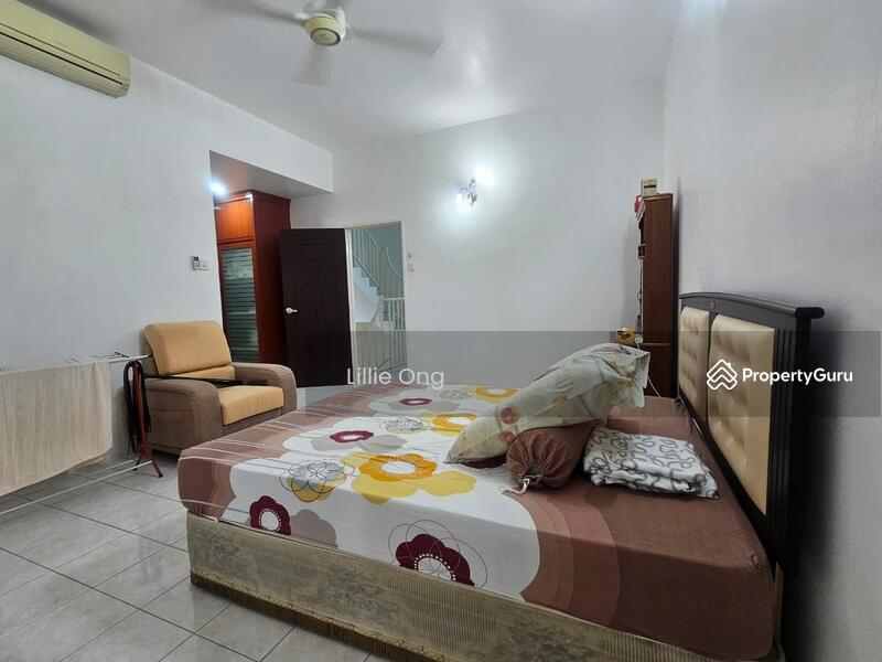 1st floor Master Room 