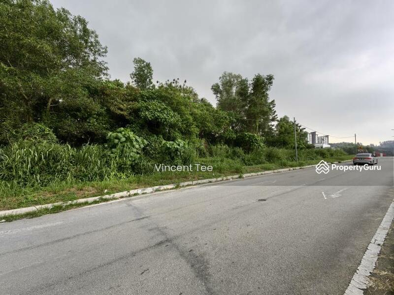 For Sale - 2.1 Acres Freehold Facing Mainroad Zone Commercial Salak Tinggi Sepang