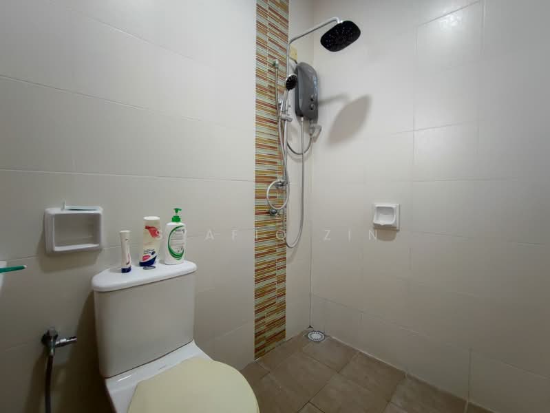 Rumah Berkembar untuk Dijual di Seksyen U10 (Shah Alam) - SYAFIQ ZIN - Bathroom - PropertyGuru.com.my