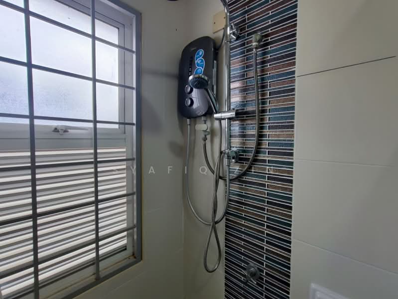 Rumah Berkembar untuk Dijual di Seksyen U10 (Shah Alam) - SYAFIQ ZIN - Bathroom - PropertyGuru.com.my