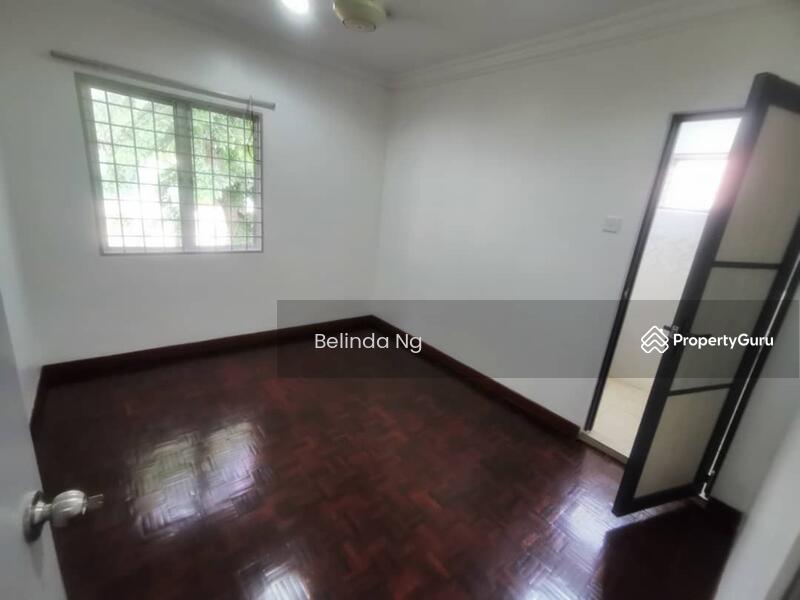 Double storey house 3rooms 2 baths walking distance 250m to ss18 LRT stations for rent 0129136136