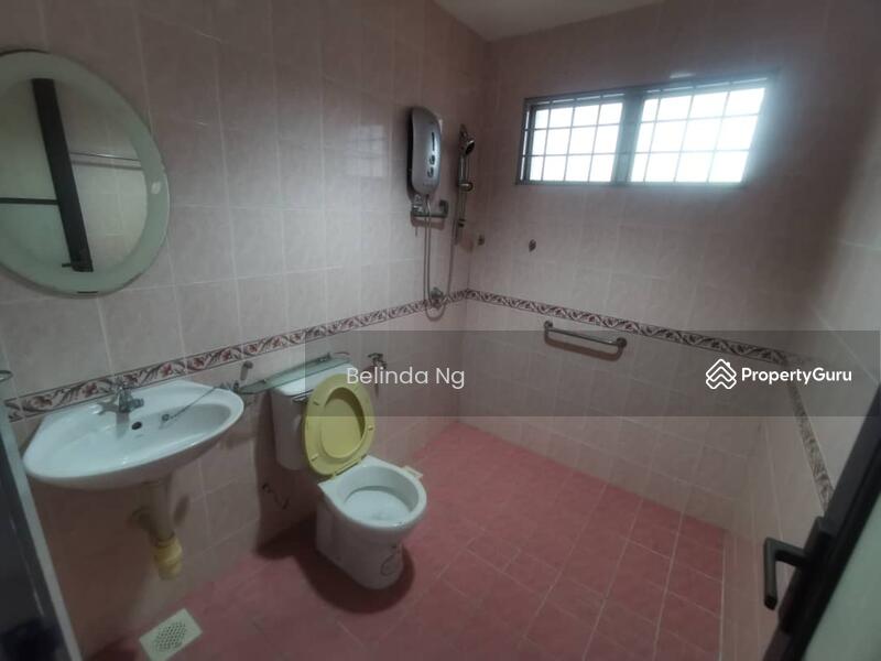 Double storey house 3rooms 2 baths walking distance 250m to ss18 LRT stations for rent 0129136136