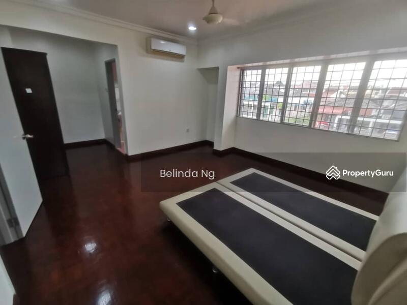 Double storey house 3rooms 2 baths walking distance 250m to ss18 LRT stations for rent 0129136136