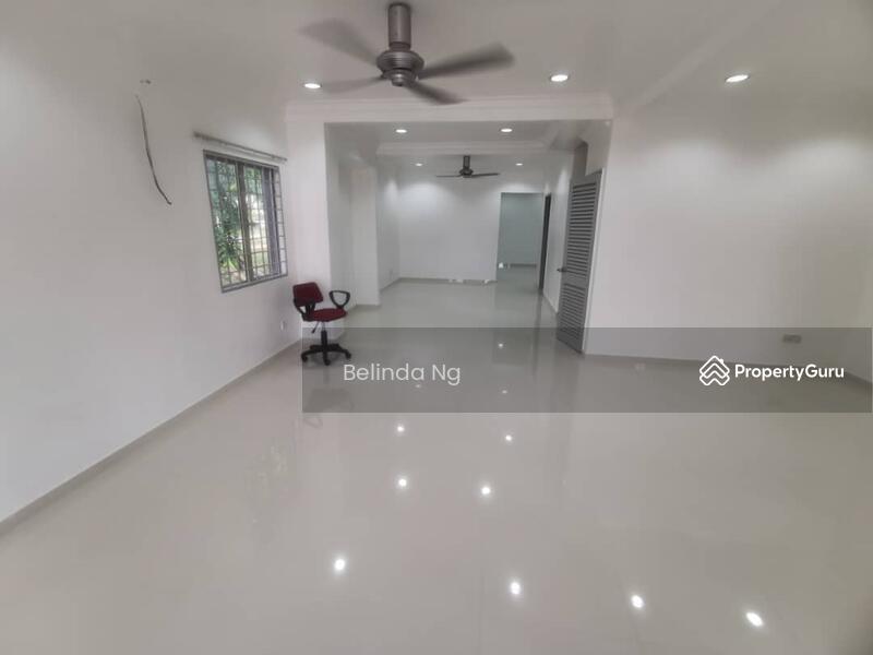 Double storey house 3rooms 2 baths walking distance 250m to ss18 LRT stations for rent 0129136136