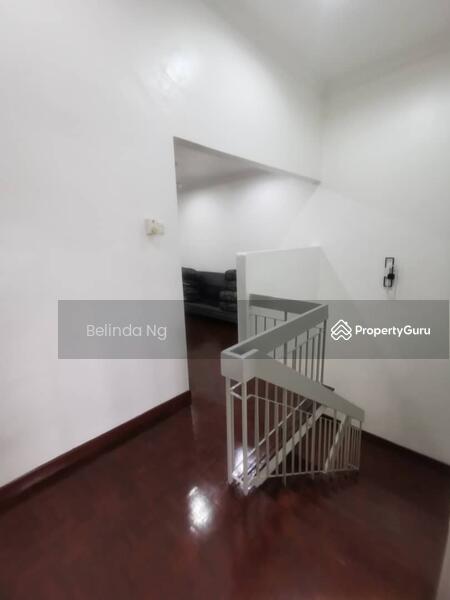 Double storey house 3rooms 2 baths walking distance 250m to ss18 LRT stations for rent 0129136136