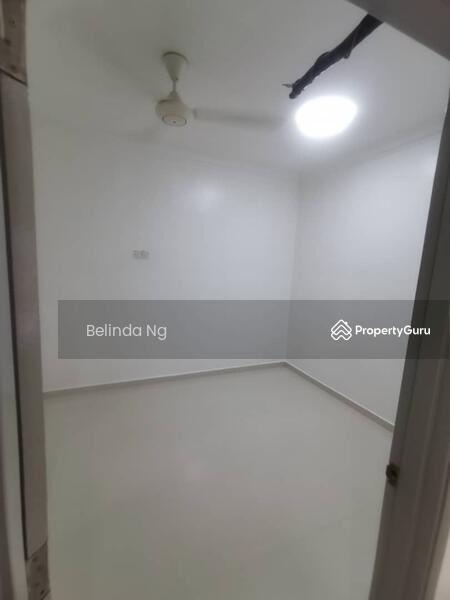 Double storey house 3rooms 2 baths walking distance 250m to ss18 LRT stations for rent 0129136136