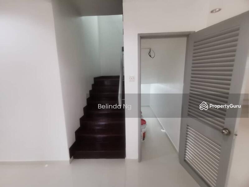 Double storey house 3rooms 2 baths walking distance 250m to ss18 LRT stations for rent 0129136136
