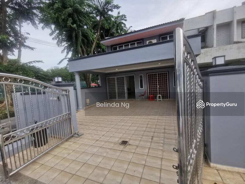 Double storey house 3rooms 2 baths walking distance 250m to ss18 LRT stations for rent 0129136136