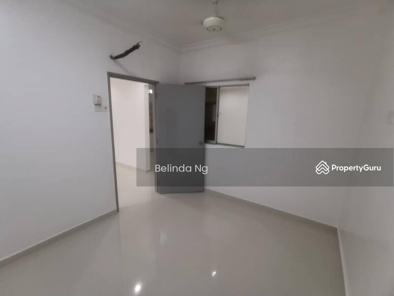 Double storey house 3rooms 2 baths walking distance 250m to ss18 LRT stations for rent 0129136136