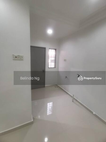 Double storey house 3rooms 2 baths walking distance 250m to ss18 LRT stations for rent 0129136136