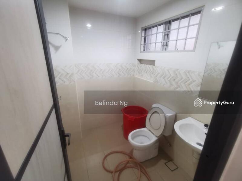 Double storey house 3rooms 2 baths walking distance 250m to ss18 LRT stations for rent 0129136136