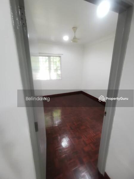 Double storey house 3rooms 2 baths walking distance 250m to ss18 LRT stations for rent 0129136136