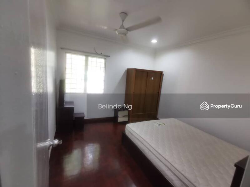 Double storey house 3rooms 2 baths walking distance 250m to ss18 LRT stations for rent 0129136136