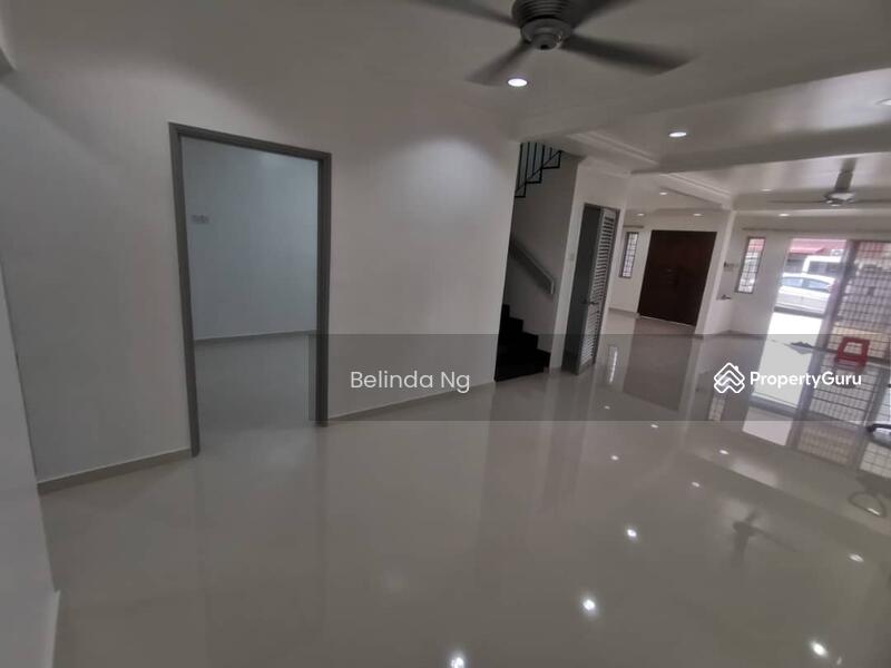 Double storey house 3rooms 2 baths walking distance 250m to ss18 LRT stations for rent 0129136136