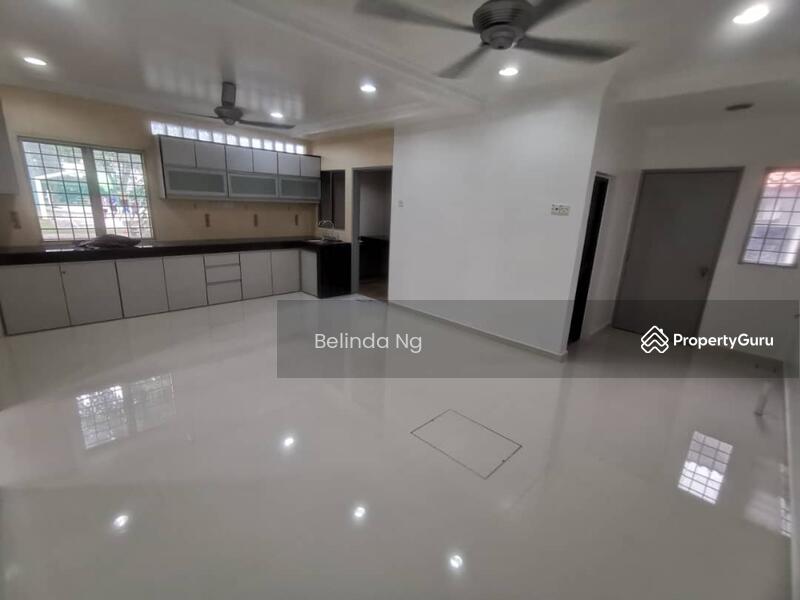 Double storey house 3rooms 2 baths walking distance 250m to ss18 LRT stations for rent 0129136136