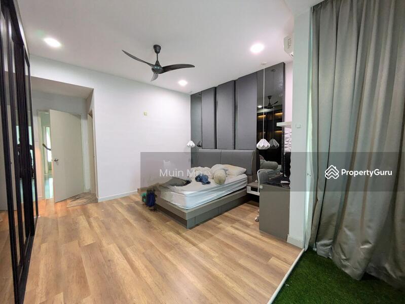 For Sale - Paragon 93