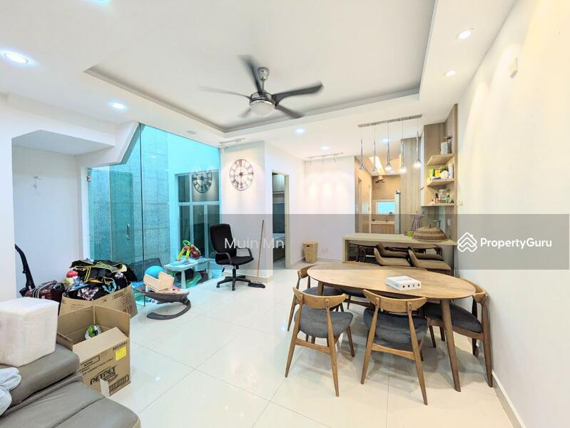 For Sale - Paragon 93