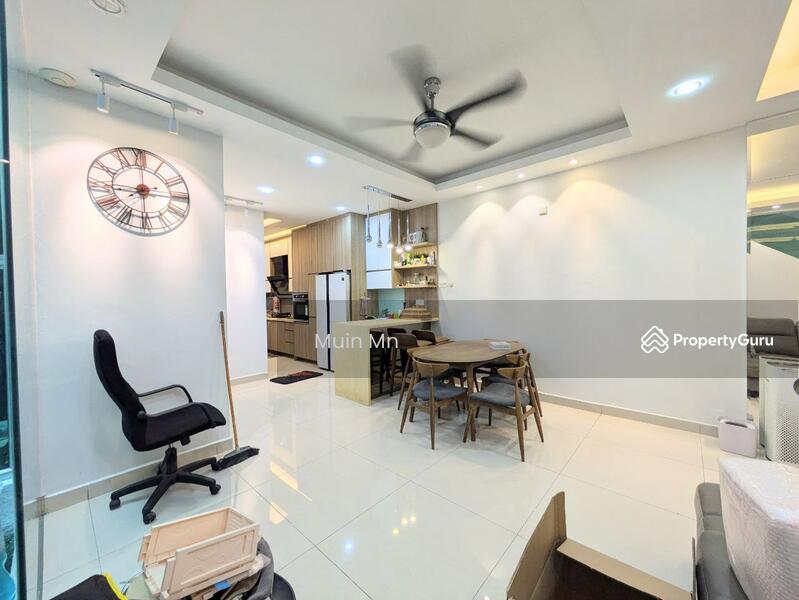 For Sale - Paragon 93