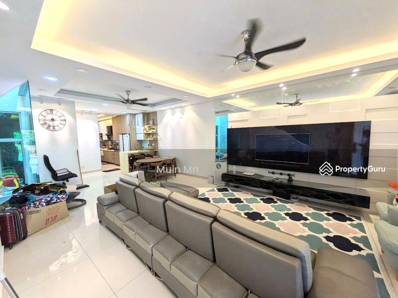 For Sale - Paragon 93