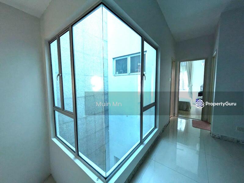 For Sale - Paragon 93